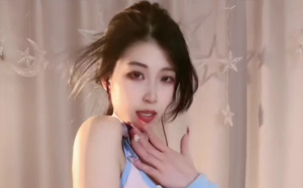 污贼live直播盒子月卡怎么购买？
